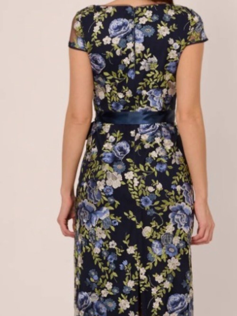 NWT Adrianna Papell Embroidered Floral Cap Sleeve Column Gown in Navy. Size 6 - Picture 5 of 16